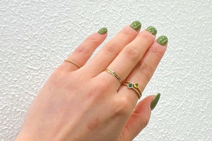 初夏にぴったりなグリーンリング – 誕生石ジュエリーのリングや指輪